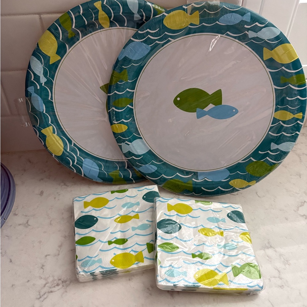 Green & Blue Fish Decorative Dinner Plates - with matching napkins Home Dining